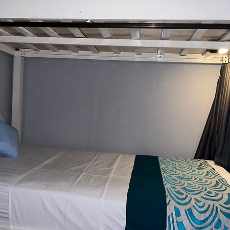 Blue Waves Hostel Amed Ambat Zewnętrze zdjęcie