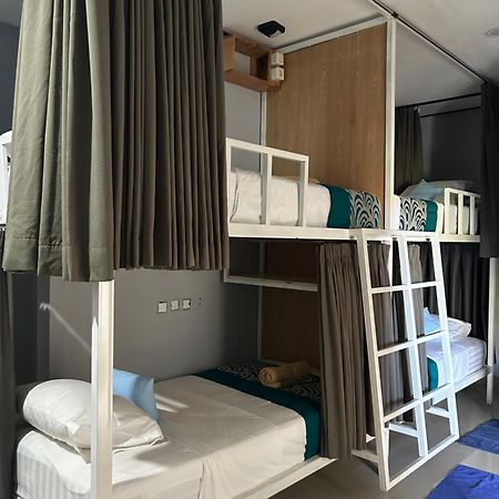 Blue Waves Hostel Amed Ambat Zewnętrze zdjęcie