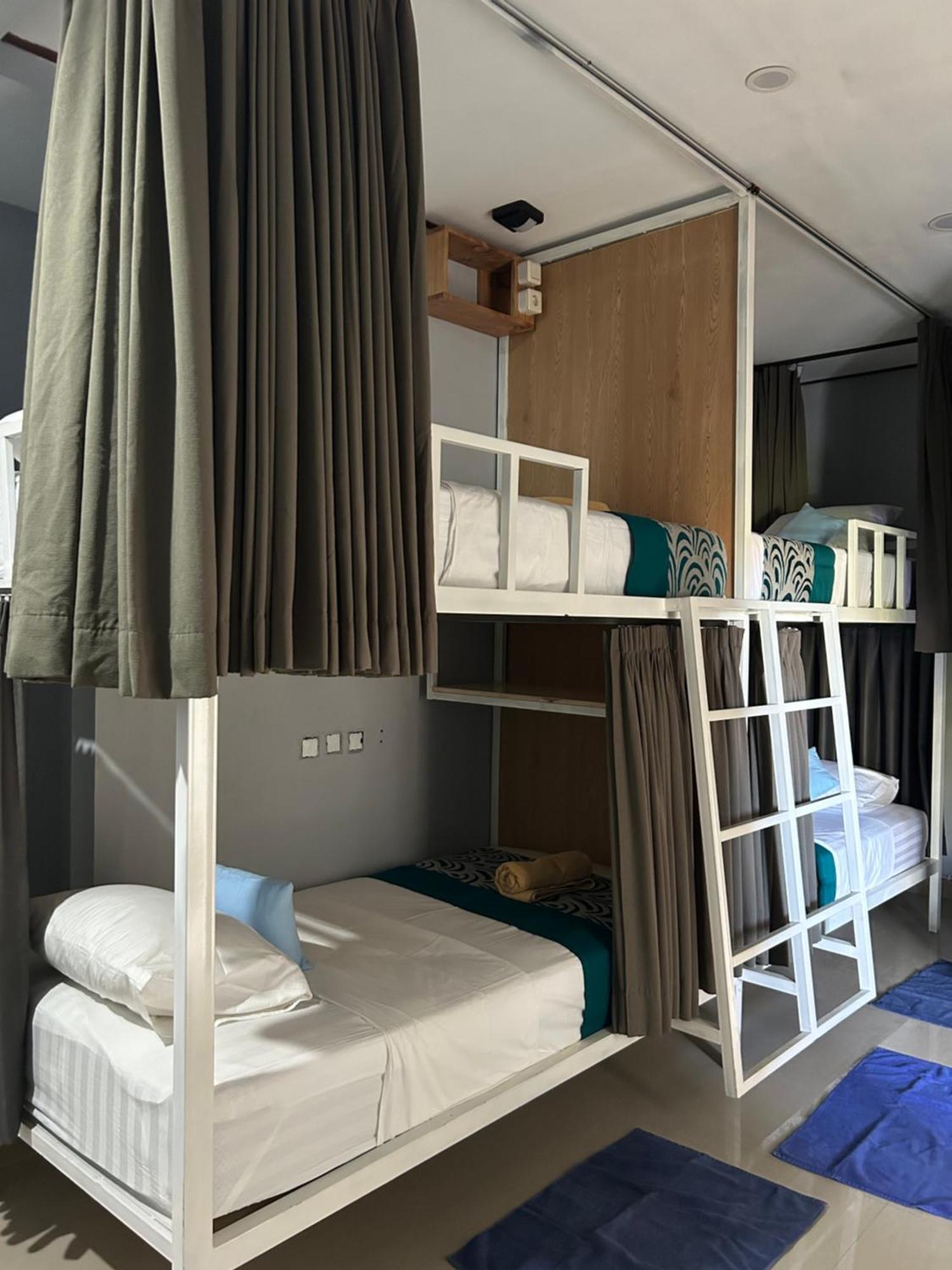 Blue Waves Hostel Amed Ambat Zewnętrze zdjęcie
