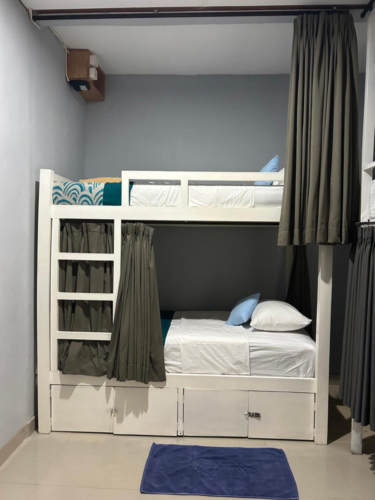 Blue Waves Hostel Amed Ambat Zewnętrze zdjęcie