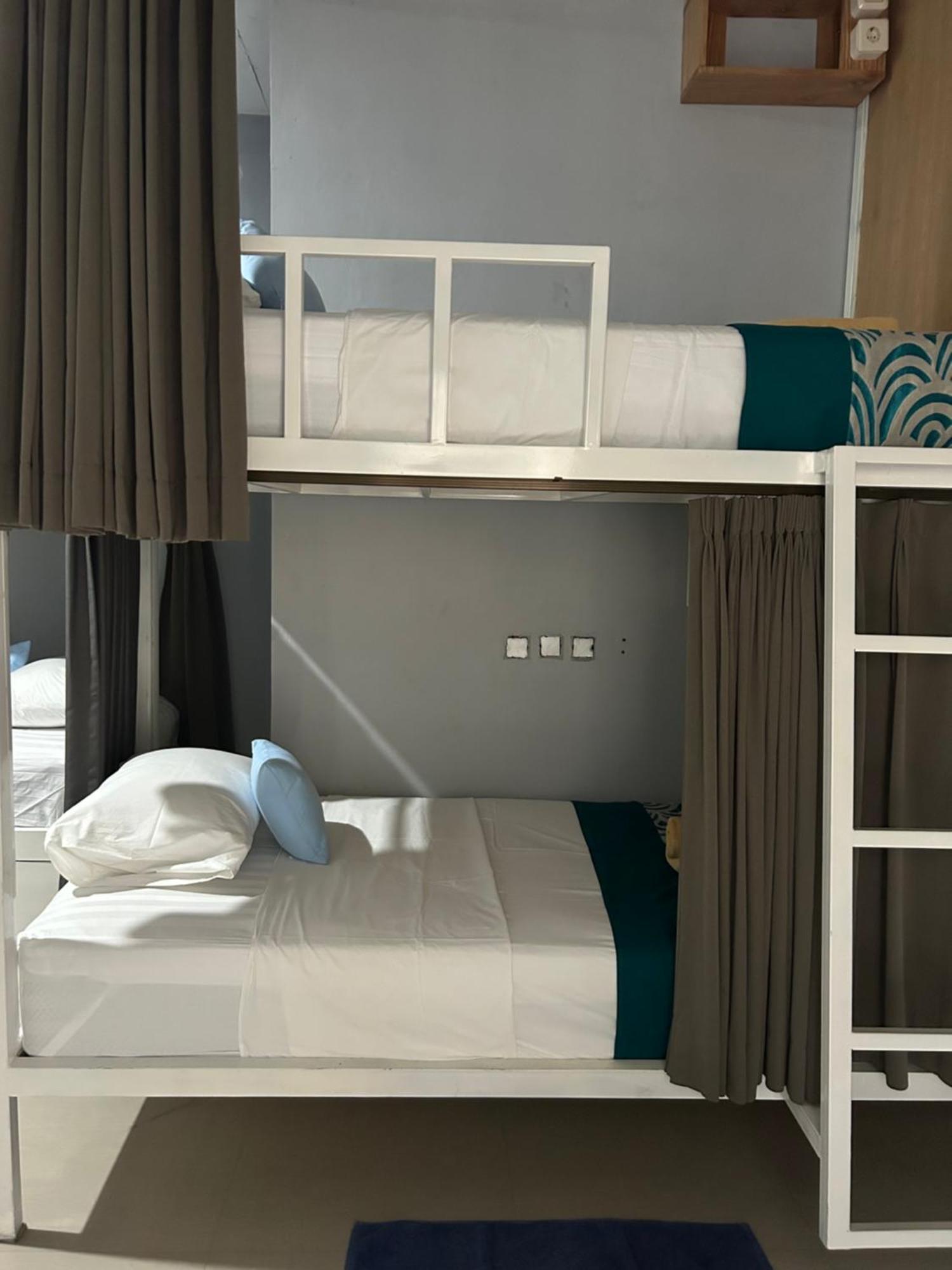 Blue Waves Hostel Amed Ambat Zewnętrze zdjęcie
