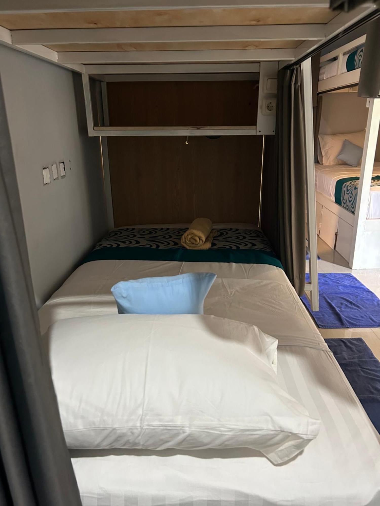 Blue Waves Hostel Amed Ambat Zewnętrze zdjęcie