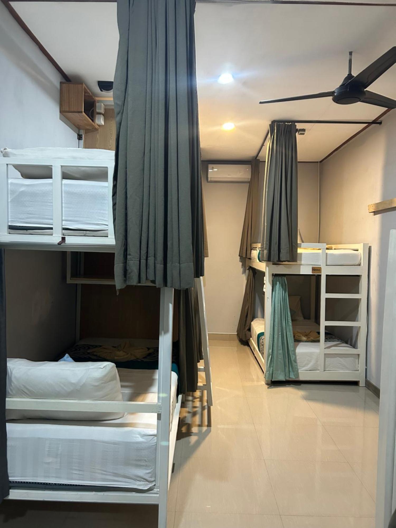 Blue Waves Hostel Amed Ambat Zewnętrze zdjęcie